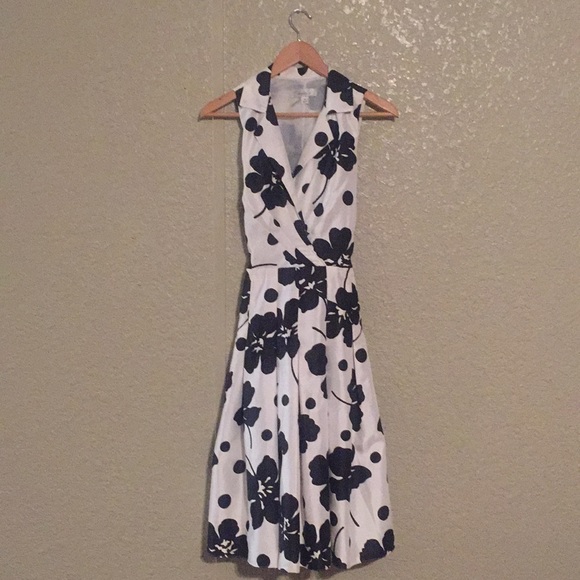 Dress Barn Dresses & Skirts - Sleeveless floral silky dress